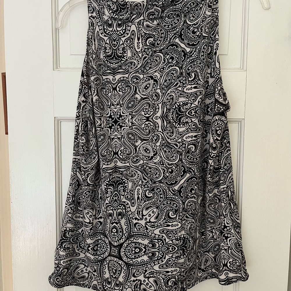 Ann Taylor black and white paisley tank size large - Picture 5 of 5